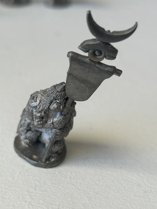 Warhammer fantasy orcs chronicle CM21L
Orc Standard Bearer