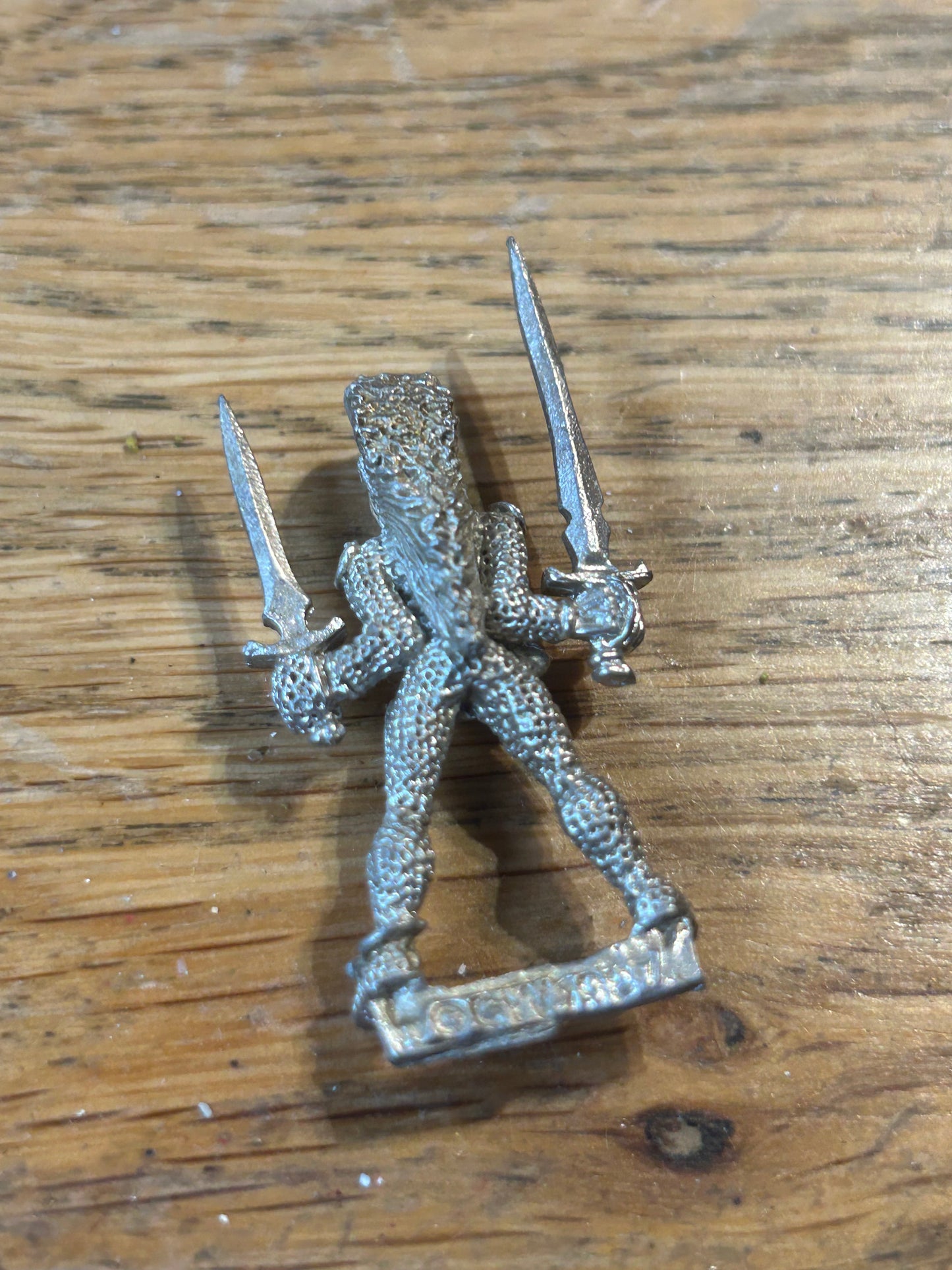 Warhammer Fantasy old world wood elf  wardancer with two swords Gartan
