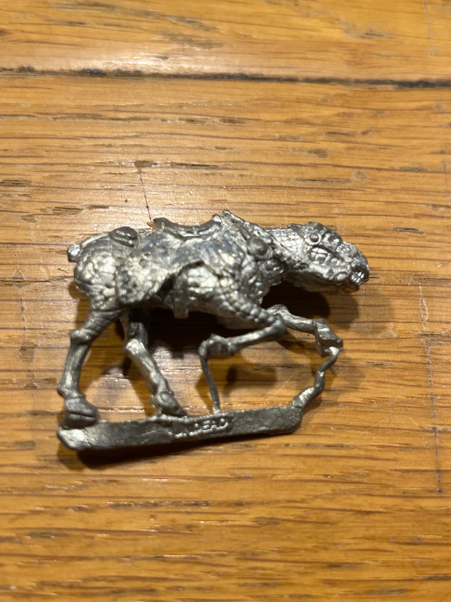 Warhammer fantasy c21 undead cavalry mount lizardskin (tail is missing part of it)