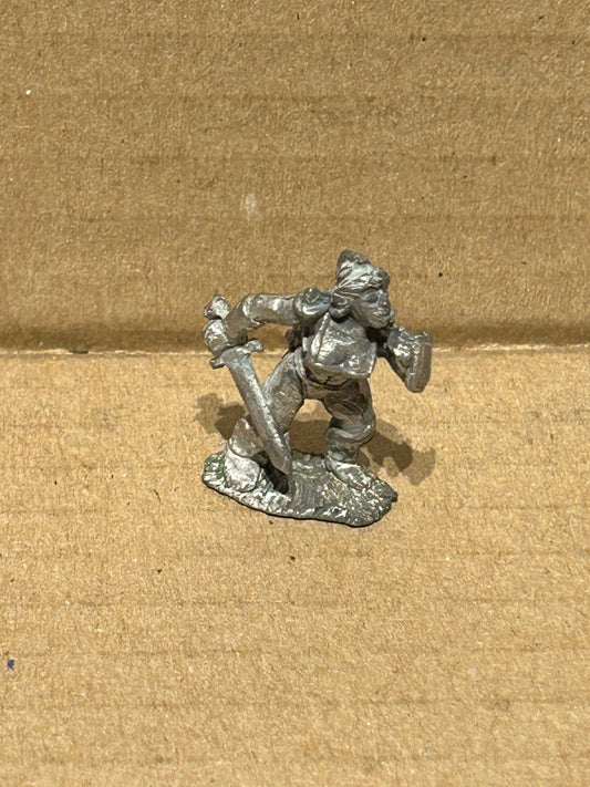 FA19-1 FEMALE FIGHTER - FANTASY ADVENTURERS - 1982 METAL - CITADEL WARHAMMER