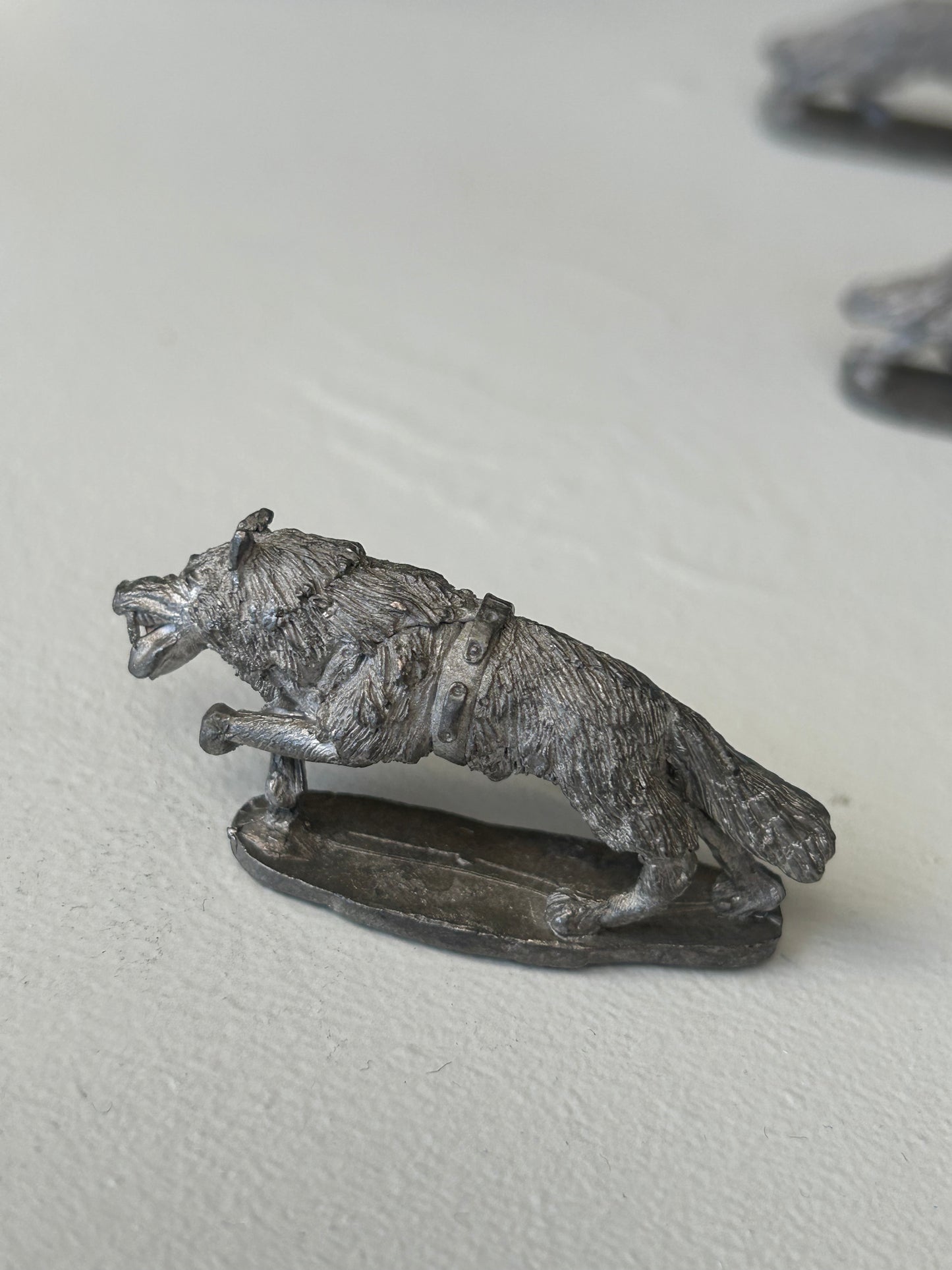 Chronicle miniatures CM23A
Giant Wolf Leaping (one foot is detached from base)