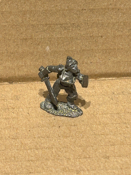 FA19-1 FEMALE FIGHTER - FANTASY ADVENTURERS - 1982 METAL - CITADEL WARHAMMER