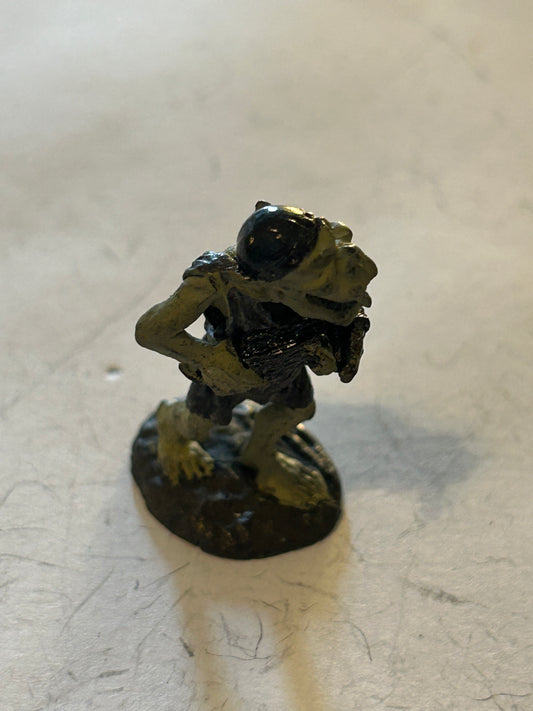 Citadel Warhammer 80s pre-slotta FTO-10 Orc firing Crossbow