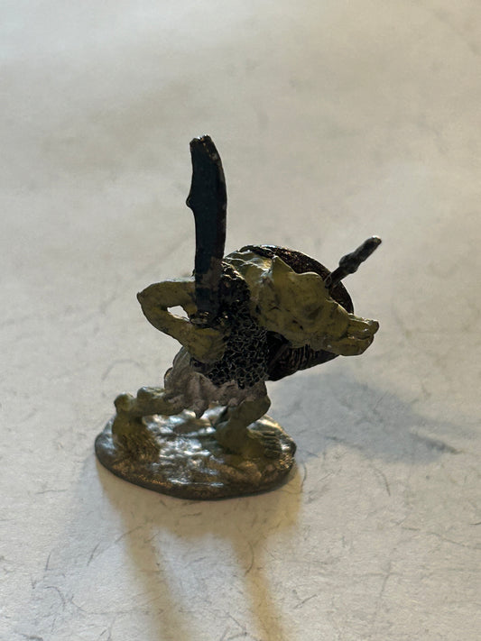 Citadel - Pre Slotta - Warhammer - C15 armoured Orc 1984 Fantasy tribes orcs FTO3 orc advancing with sword and shield
