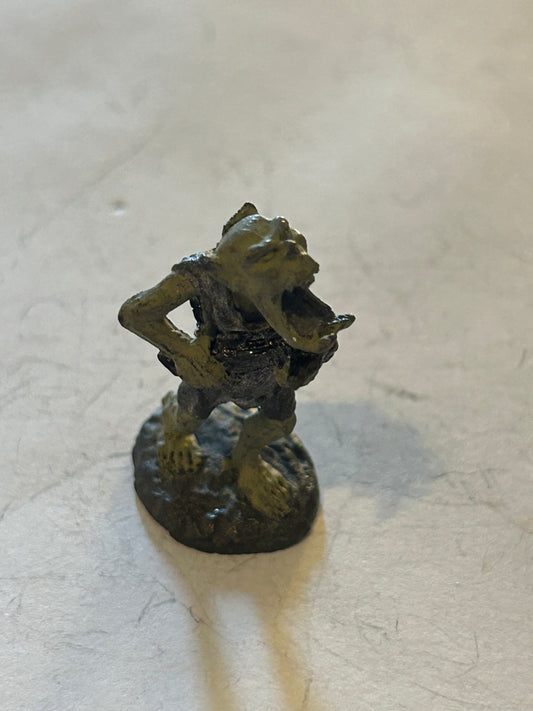 Citadel - Pre Slotta - Warhammer - C15 armoured Orc with sword and shield FTO2 attacking with sword and shield  Fantasy tribes orcs