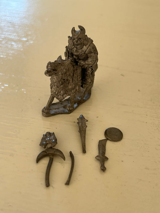 Chronicle miniatures CM22A
Orc General On Giant Warwolf (2 weapon options and shield but back banner is broken)