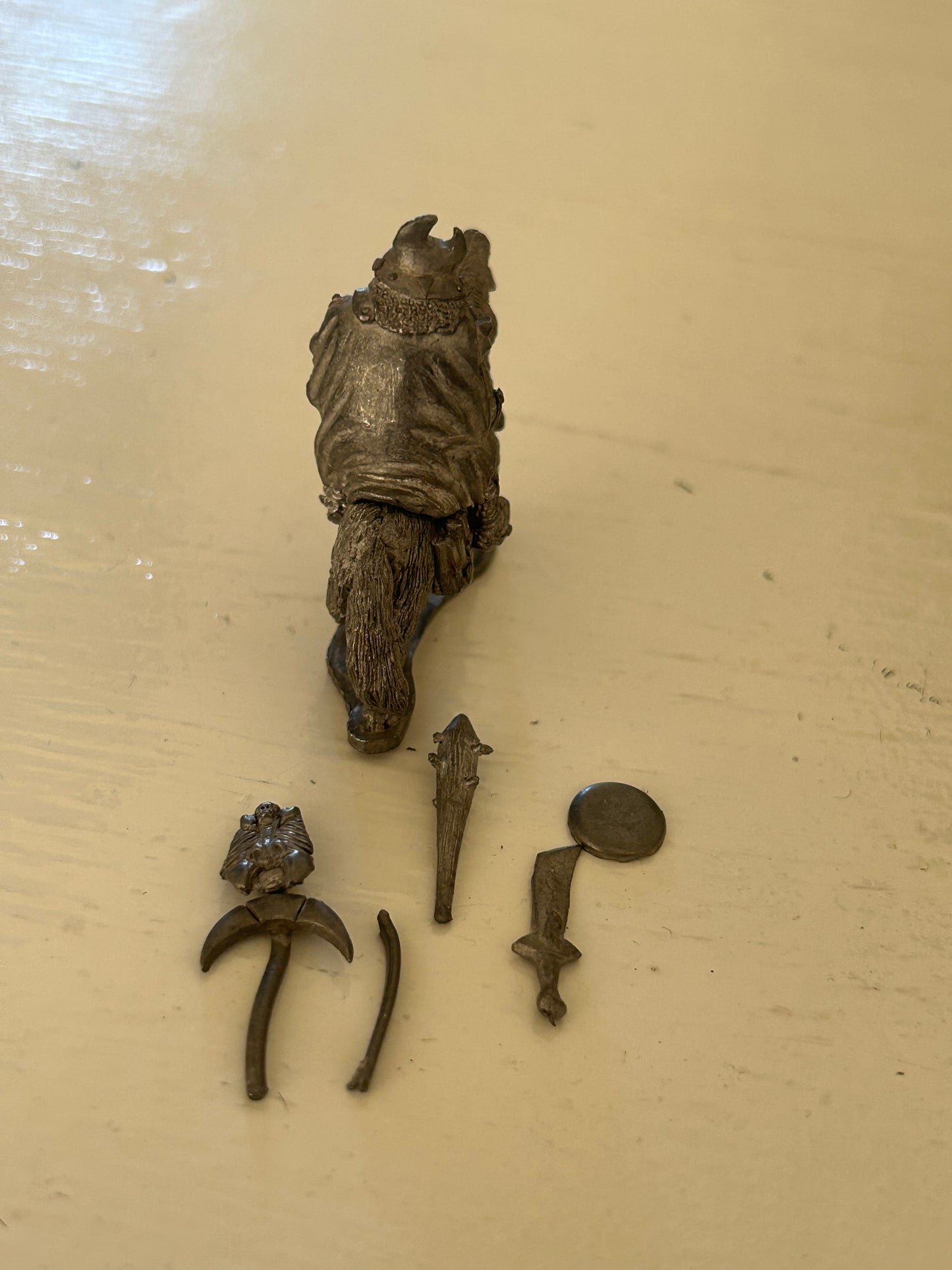 Chronicle miniatures CM22A
Orc General On Giant Warwolf (2 weapon options and shield but back banner is broken)