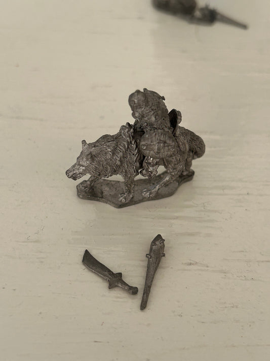 Chronicle miniatures CM22
Orc On Giant Warwolf (2 weapon options