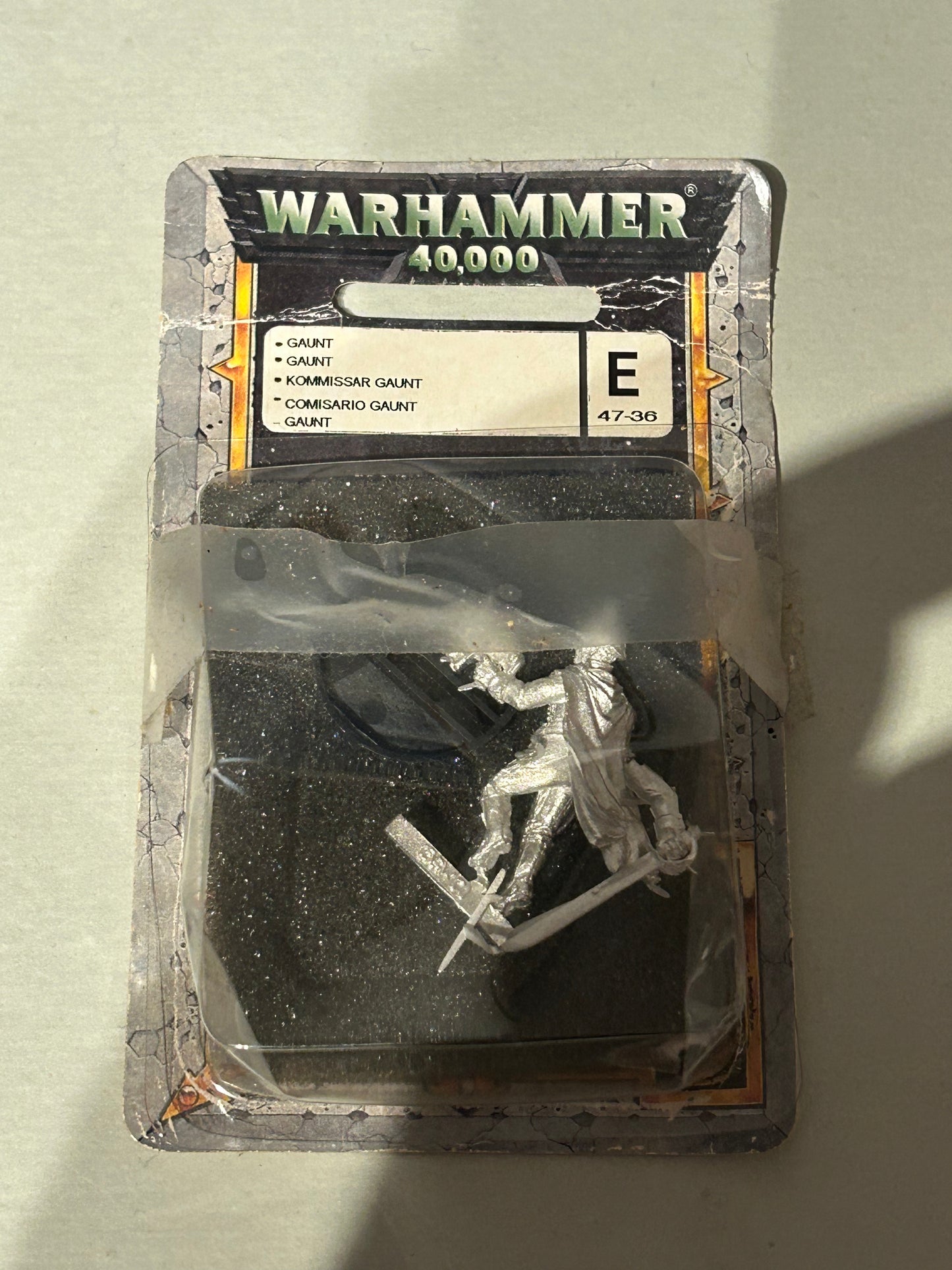 Warhammer 40k commissar Gaunt opened and damaged blister imperial guard