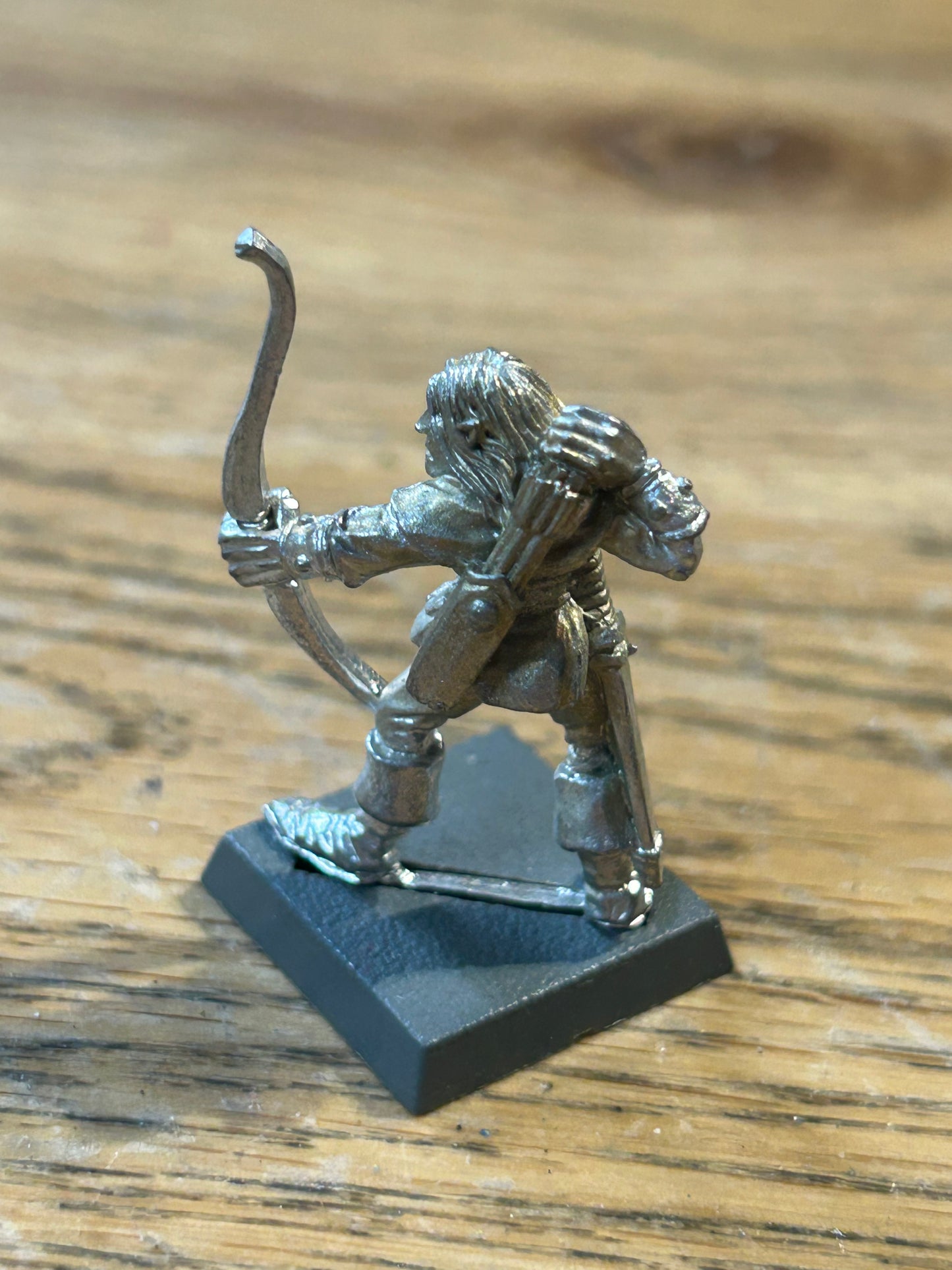 Warhammer Fantasy old world wood elf archer with bow (has a golden brown patina from bad storage)