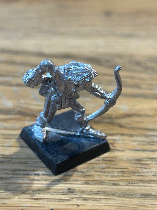 Warhammer Fantasy old world wood elf scout with bow