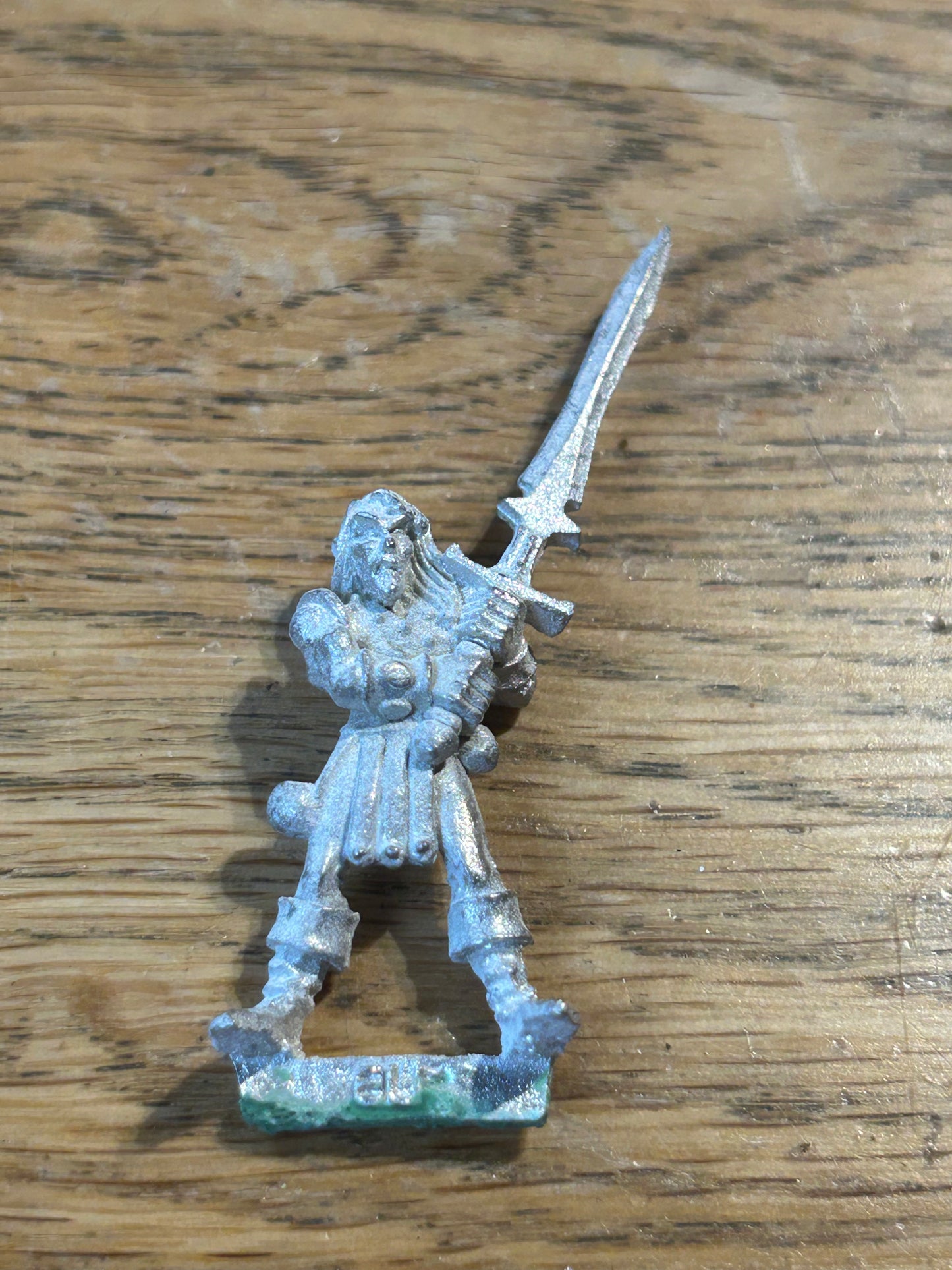 Warhammer Fantasy old world wood elf  wardancer with double handed sword Kaer