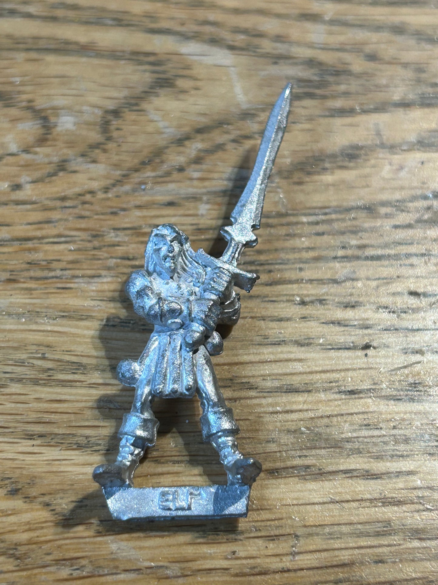 Warhammer Fantasy old world wood elf  wardancer with double handed sword Kaer