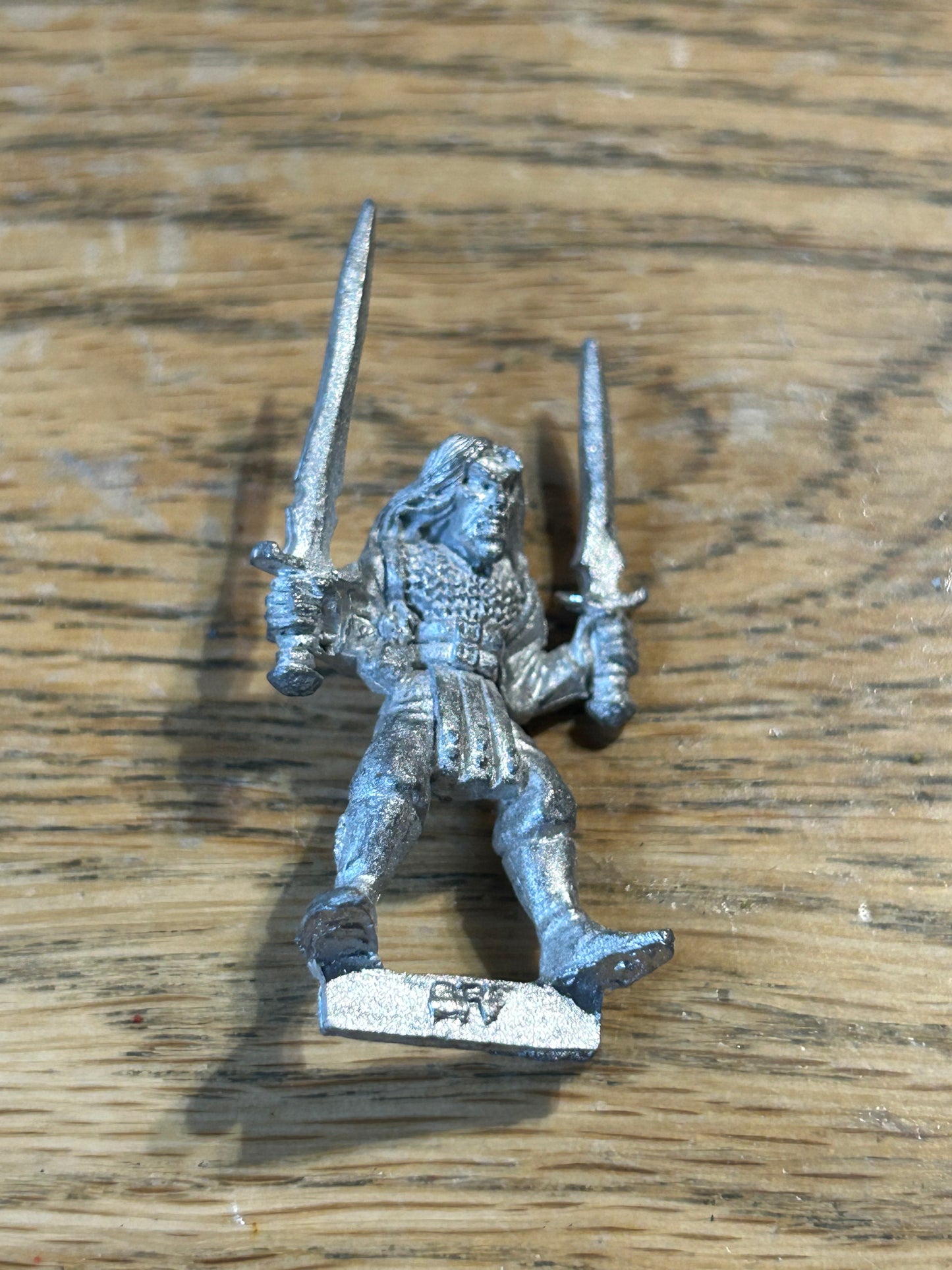 Warhammer Fantasy old world wood elf  wardancer with two swords morrigan