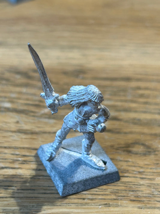 Warhammer Fantasy old world wood elf ELF1 warrior (06) Babd with sword (white undercoat)
