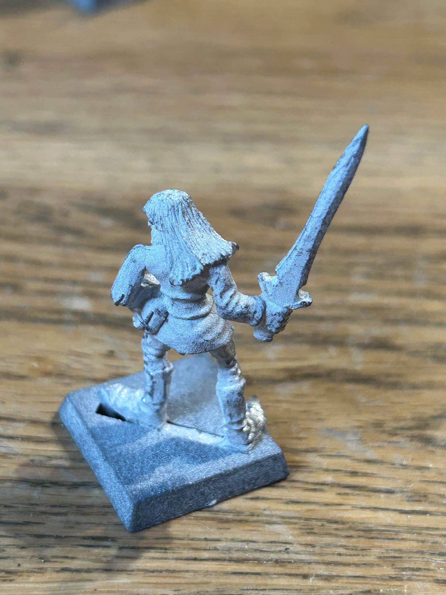 Warhammer Fantasy old world wood elf ELF1 warrior (06) Babd with sword (white undercoat)