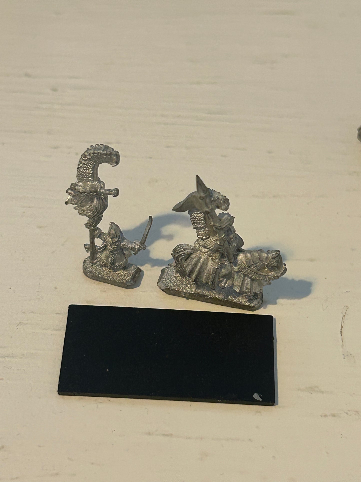 Warmaster 10mm - Kislev - Kislev battle standard bearer on foot and on horse - Metal OOP