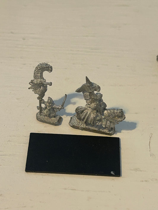 Warmaster 10mm - Kislev - Kislev battle standard bearer on foot and on horse - Metal OOP