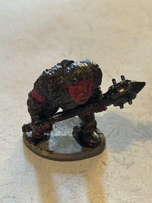Citadel - Chronicle -  Pre Slotta - Warhammer fantasy - CM09 - Hobgoblin with double handed spiked mace
