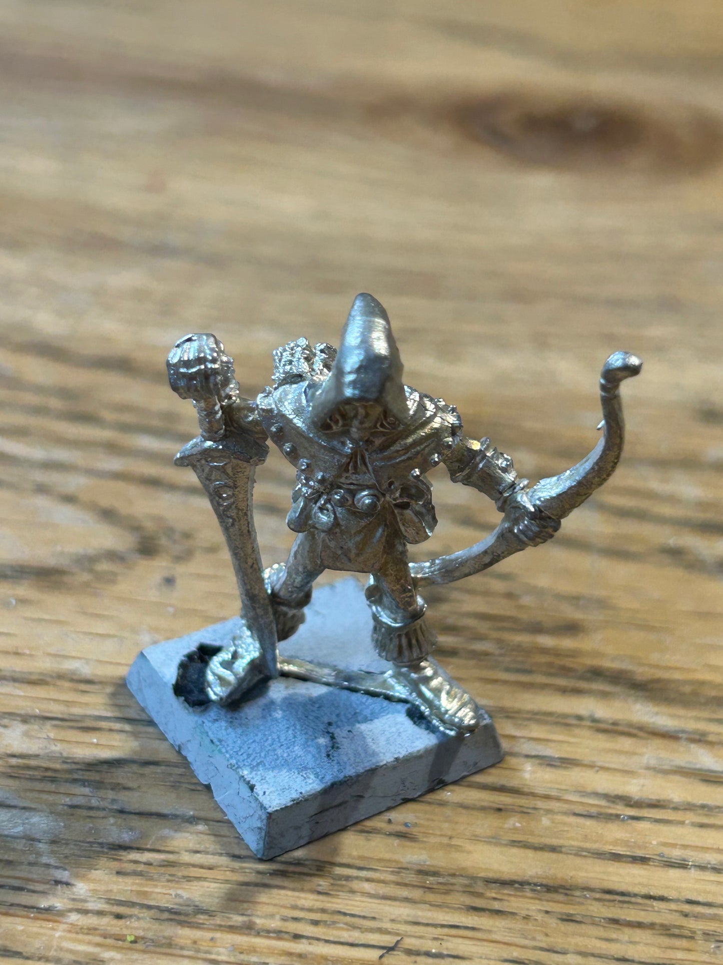 Games Workshop Citadel RRD4 Wood Elf Hero Champion Command Captain - Skarloc (metal has a golden brown patina due to bad storage)