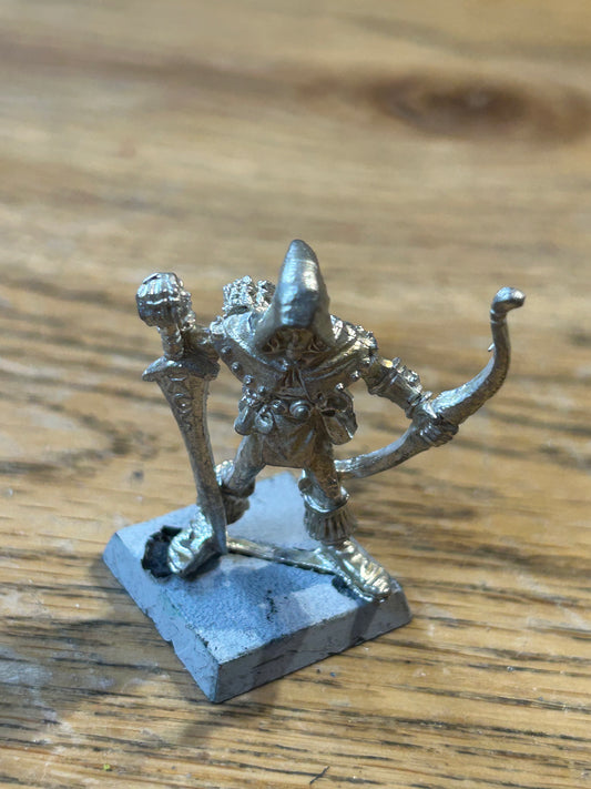 Games Workshop Citadel RRD4 Wood Elf Hero Champion Command Captain - Skarloc (metal has a golden brown patina due to bad storage)