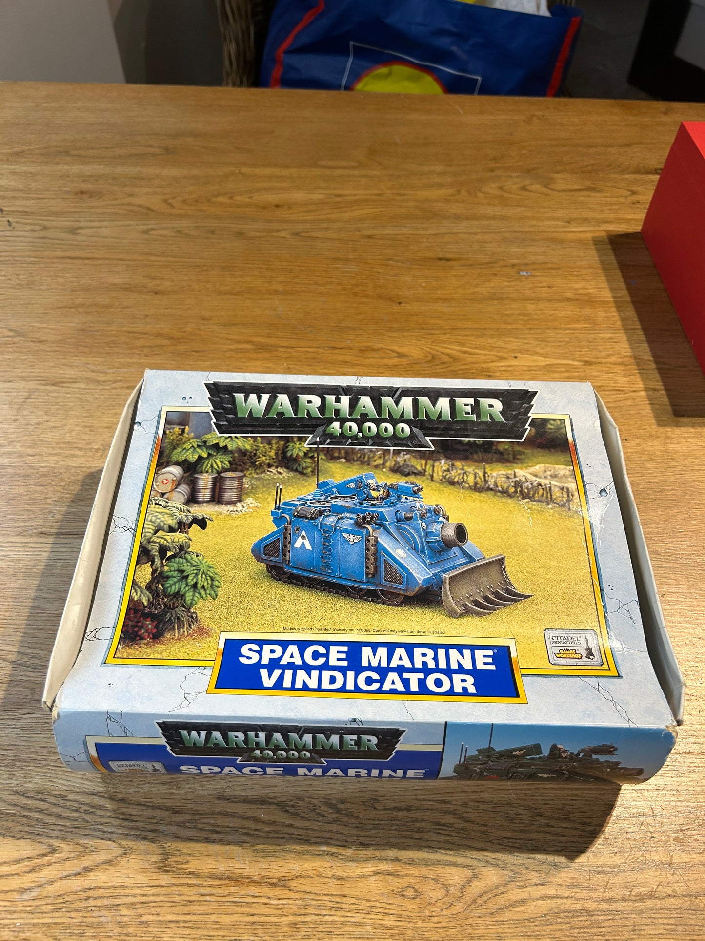 Warhammer 40k space marine vindicator in box (box has wear, model is off Sprue and some pieces look like they have been glued before).