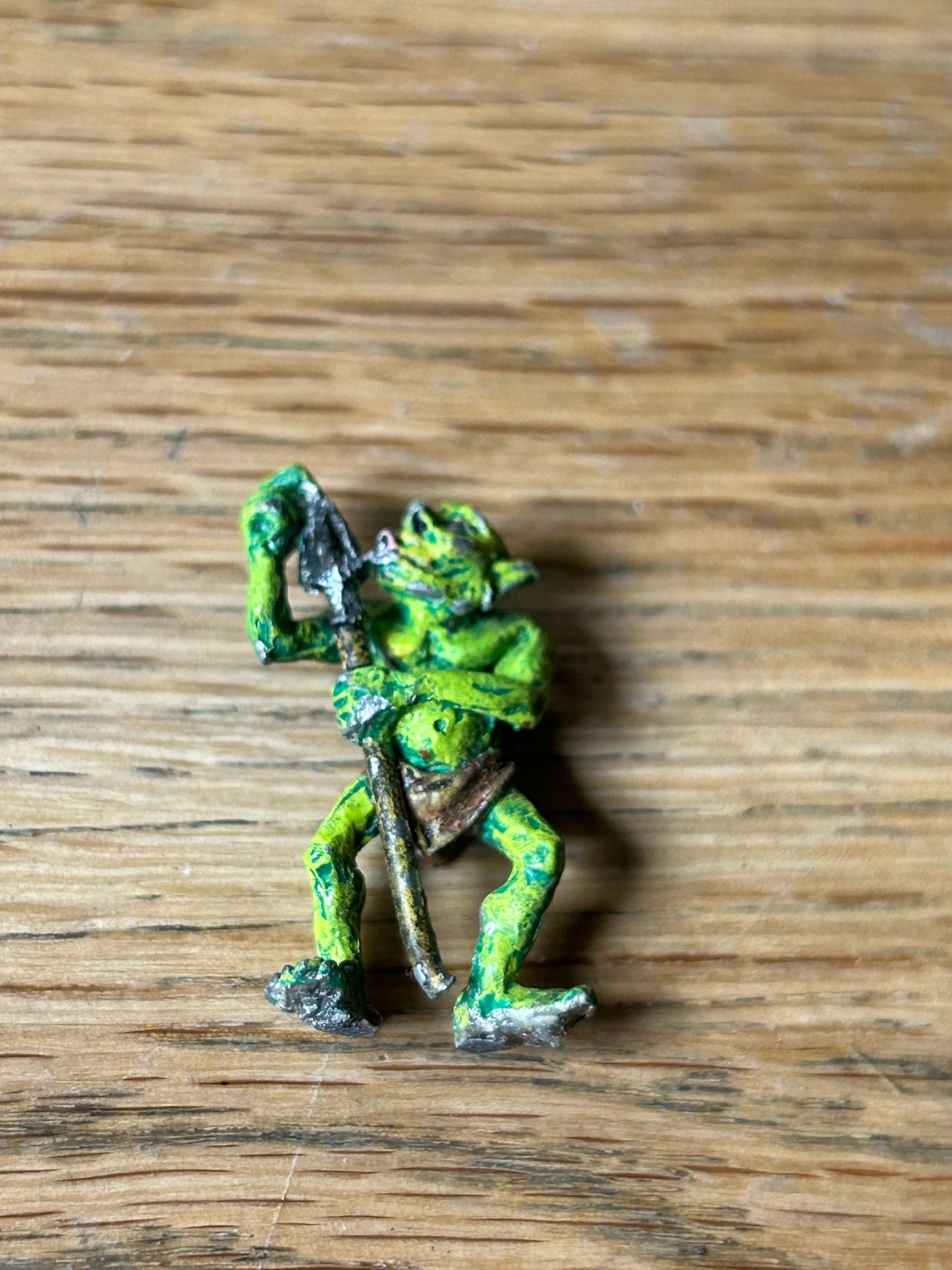 Citadel Warhammer Reg Renown RR14 Notlob Orc Artillery Crew Member (no tab)
