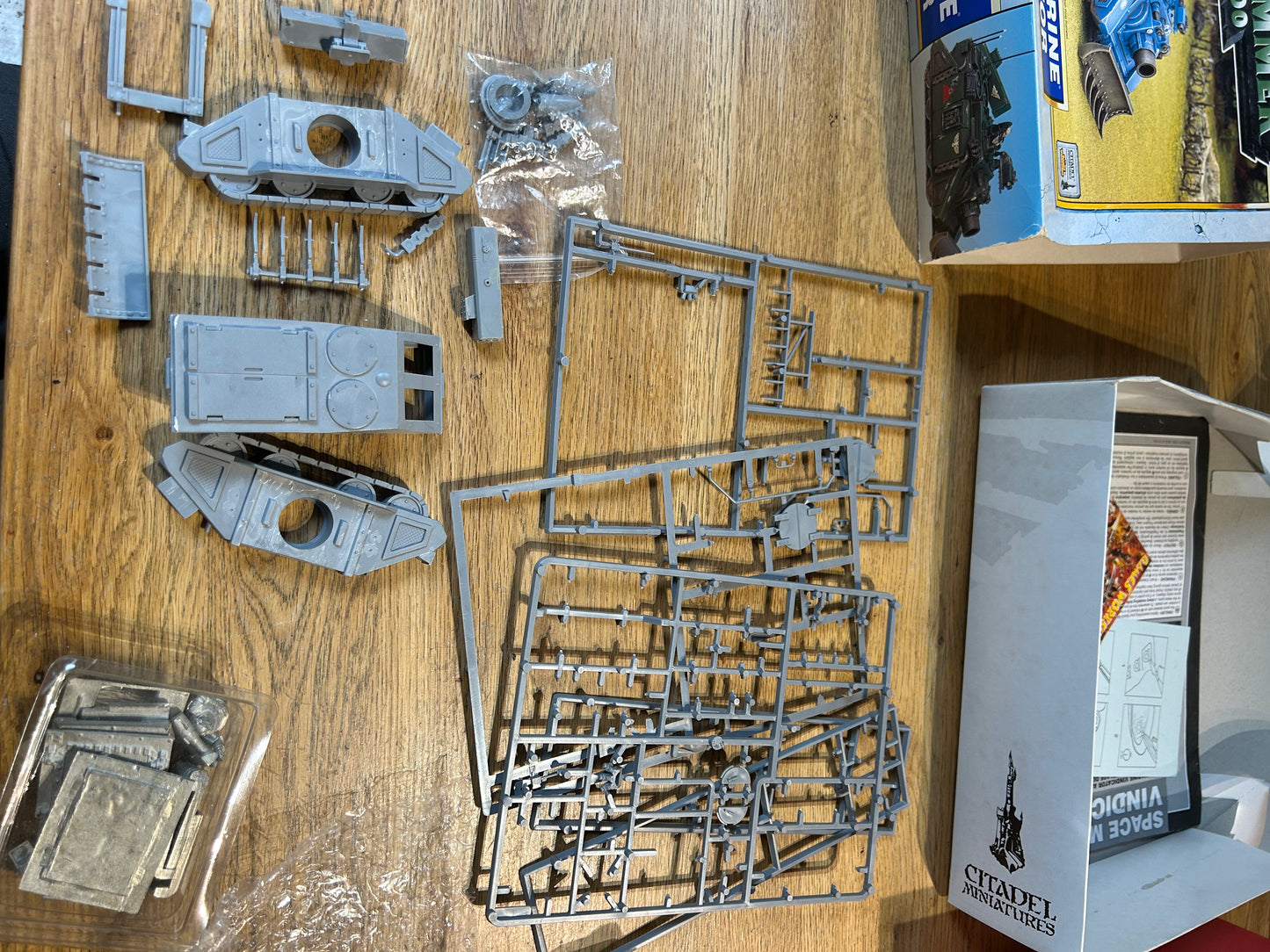 Warhammer 40k space marine vindicator in box (box has wear, model is off Sprue and some pieces look like they have been glued before).