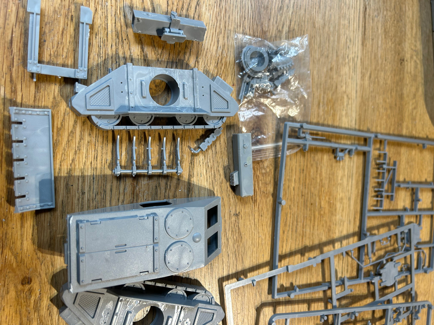 Warhammer 40k space marine vindicator in box (box has wear, model is off Sprue and some pieces look like they have been glued before).