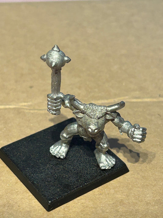 Citadel Warhammer 80s Marauder MM42 Minotaur B with mace