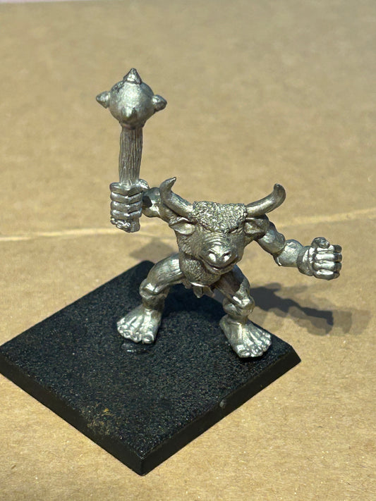 Citadel Warhammer 80s Marauder MM42 Minotaur B with mace