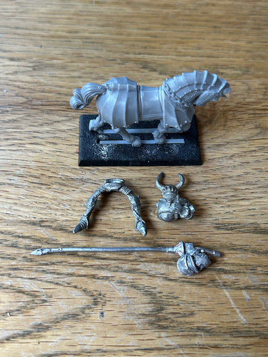 Warhammer fantasy 80’s empire knight Templar mounted (horse is the later early 90’s one and not the original 80’s big horse he came with) 8002 knights of the empire