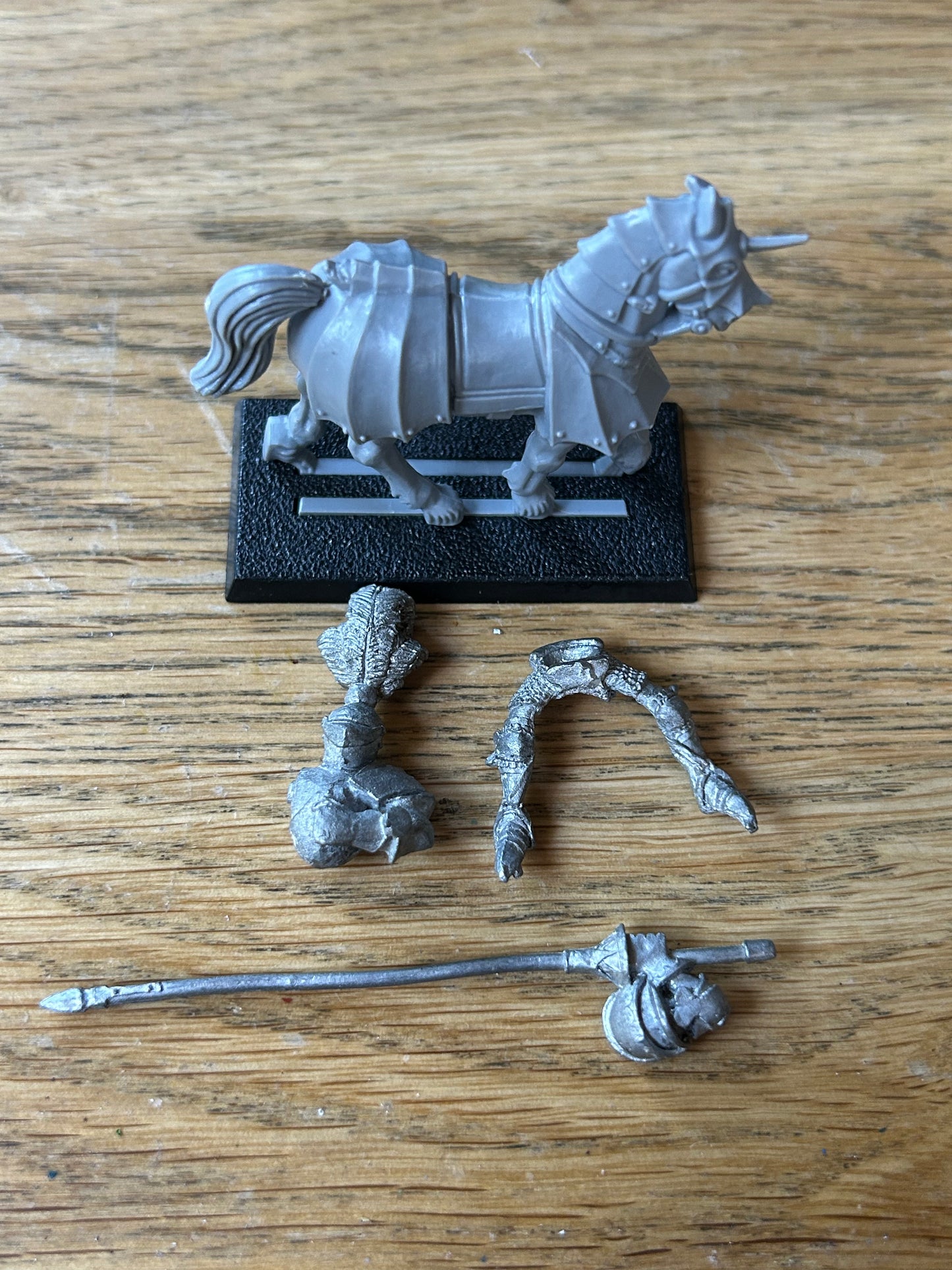 Warhammer fantasy 80’s empire  General’s retainer mounted (horse is the later early 90’s one and not the original 80’s big horse he came with) 8002 knights of the empire