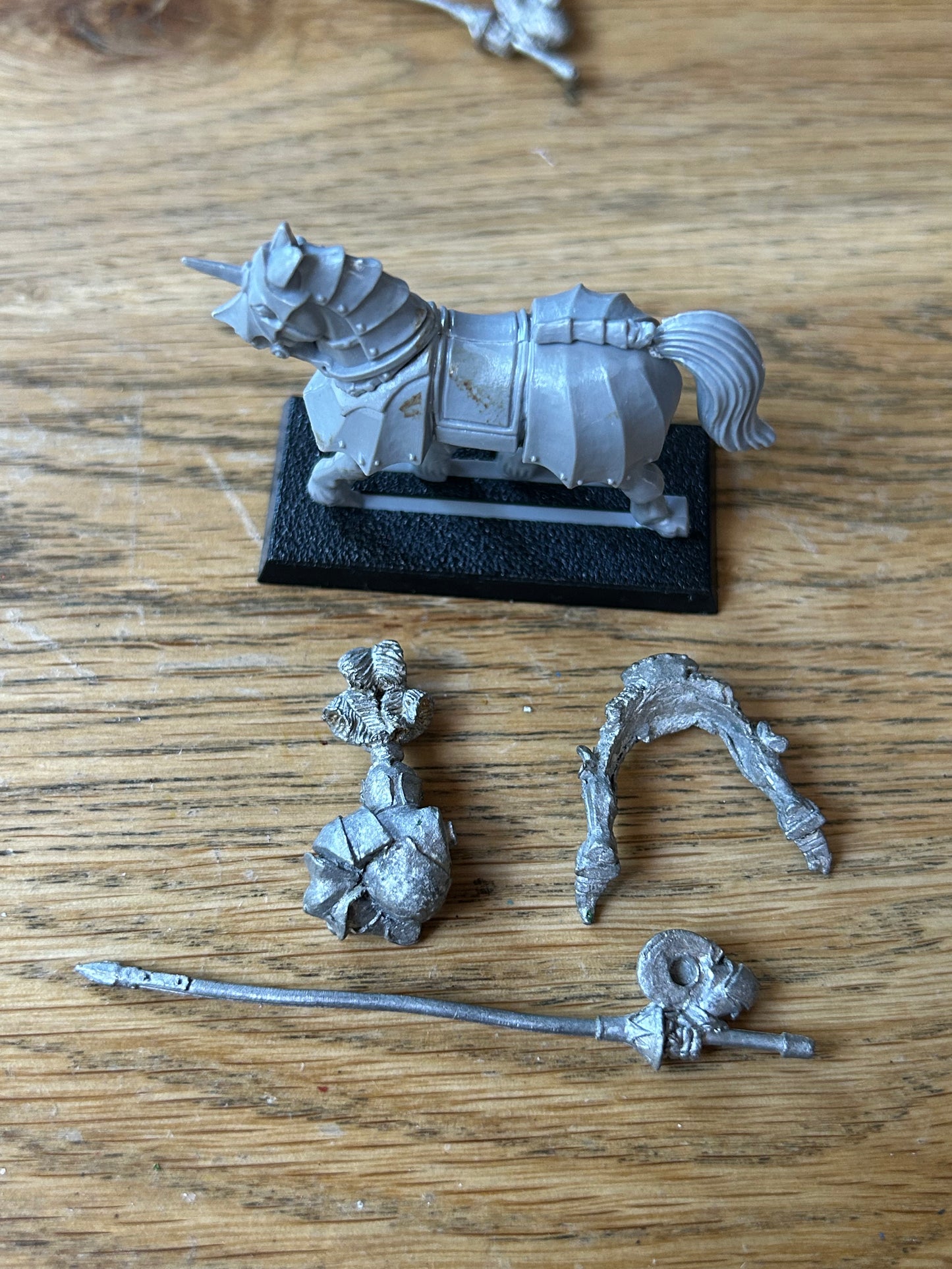 Warhammer fantasy 80’s empire  General’s retainer mounted (horse is the later early 90’s one and not the original 80’s big horse he came with) 8002 knights of the empire