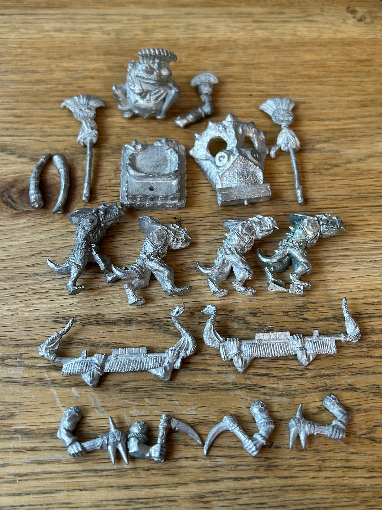 WARHAMMER LIZARDMEN SLANN MAGE PRIEST COMPLETE METAL OOP (saurus warriors are missing their tabs)