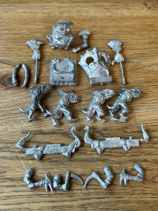 WARHAMMER LIZARDMEN SLANN MAGE PRIEST COMPLETE METAL OOP (saurus warriors are missing their tabs)
