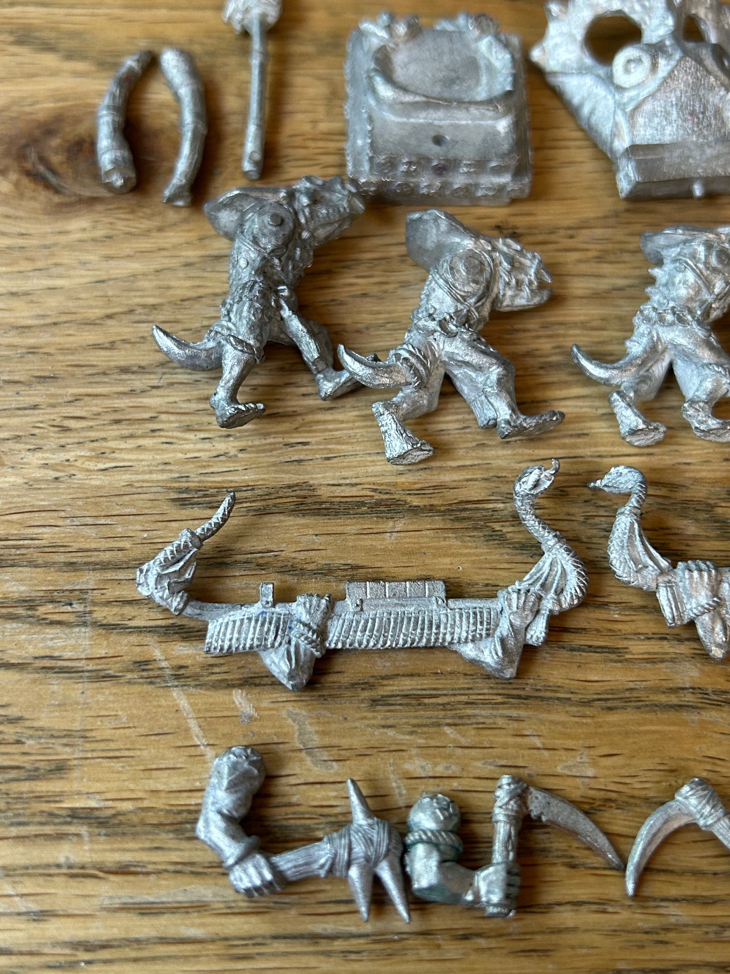 WARHAMMER LIZARDMEN SLANN MAGE PRIEST COMPLETE METAL OOP (saurus warriors are missing their tabs)