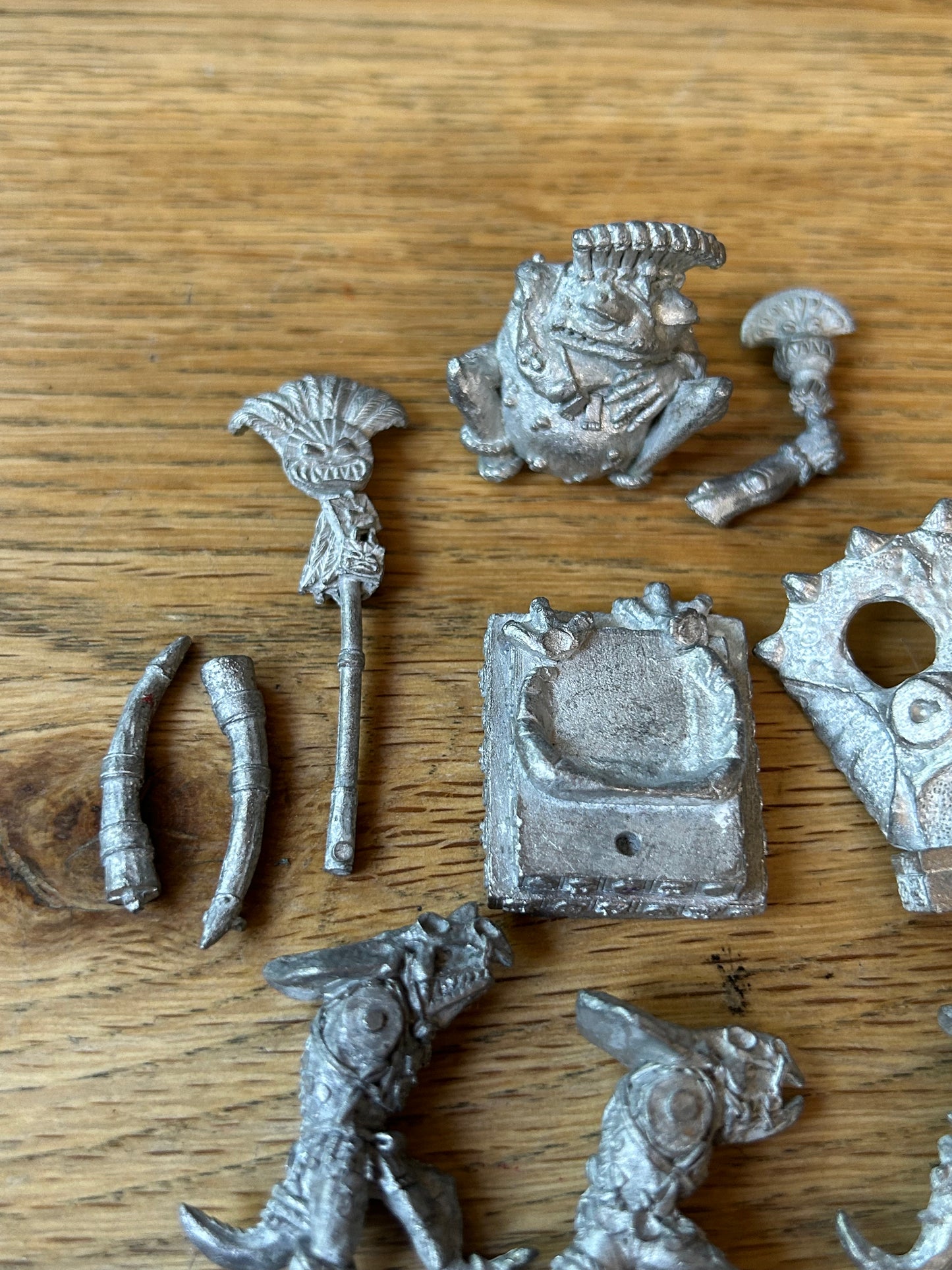 WARHAMMER LIZARDMEN SLANN MAGE PRIEST COMPLETE METAL OOP (saurus warriors are missing their tabs)