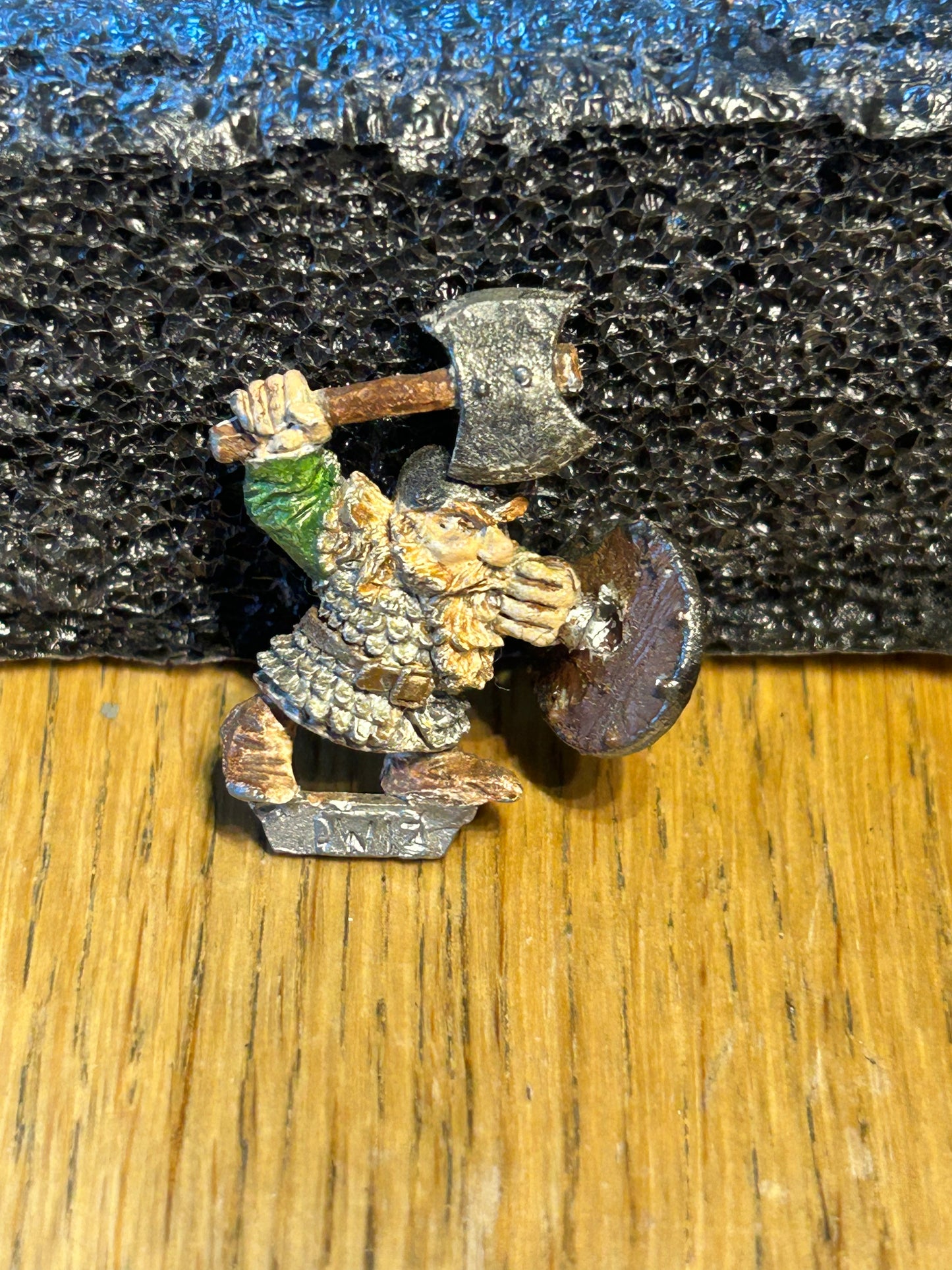 Warhammer Marauder MM10 12 Dwarf W/ Axe attacking Dwarves Clansmen Games Workshop Citadel