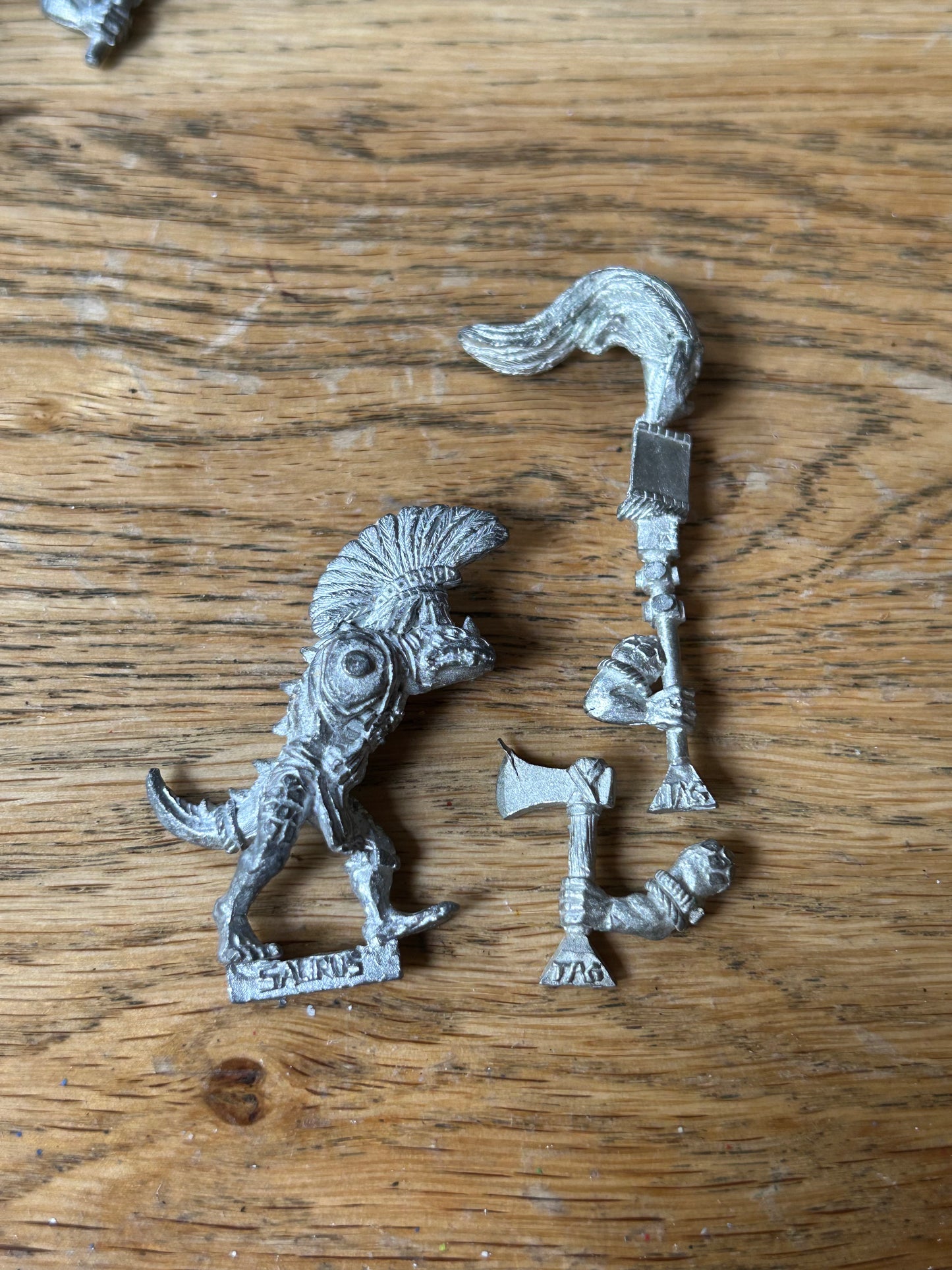 Warhammer - Lizardmen -  Classic Metal Saurus Standard Bearer