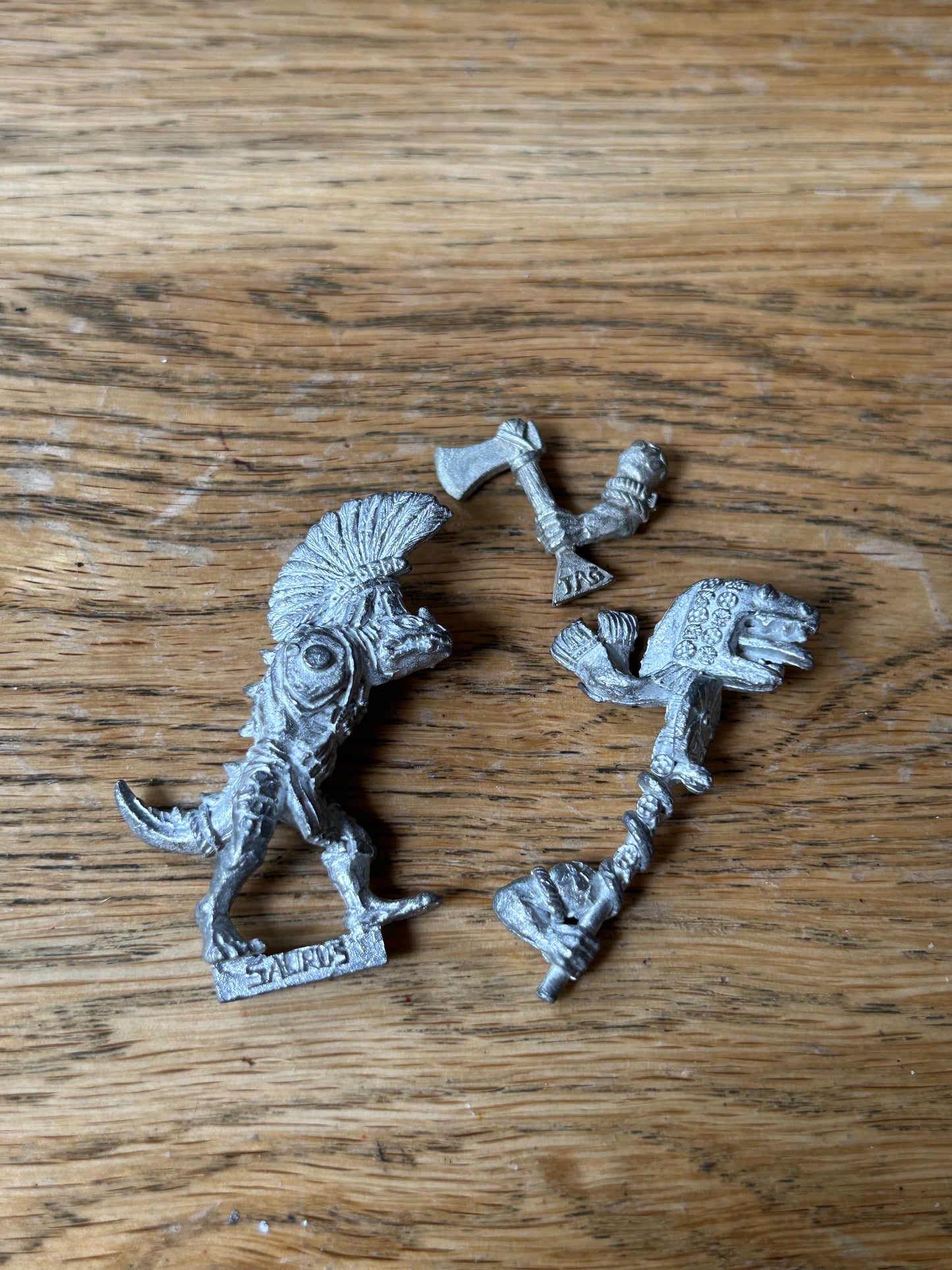 Warhammer - Lizardmen -  Classic Metal Saurus Standard Bearer