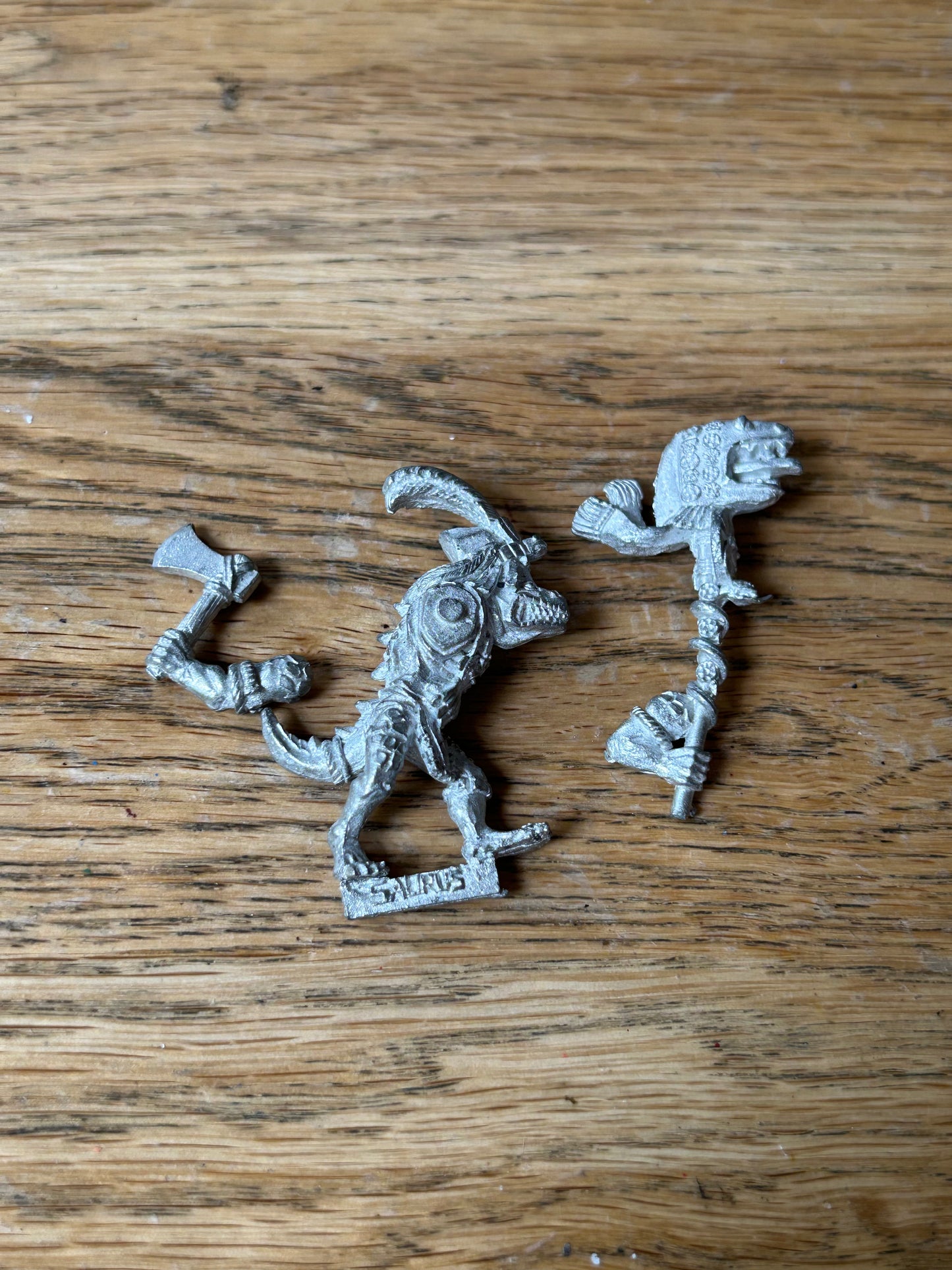 Warhammer - Lizardmen -  Classic Metal Saurus Standard Bearer