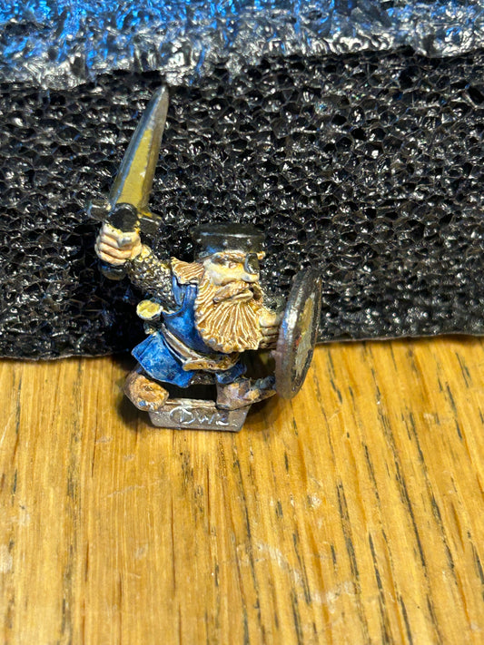 Warhammer Marauder MM10 DW 2 Dwarf sword and shield Dwarves Clansmen Games Workshop Citadel