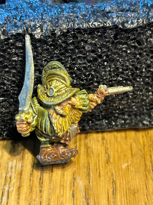 Marauder Dwarf MB1 (d) Captain with Pistol & Sword Dwarfs Citadel Warhammer (converted sword to be a curved blade made of plastic)