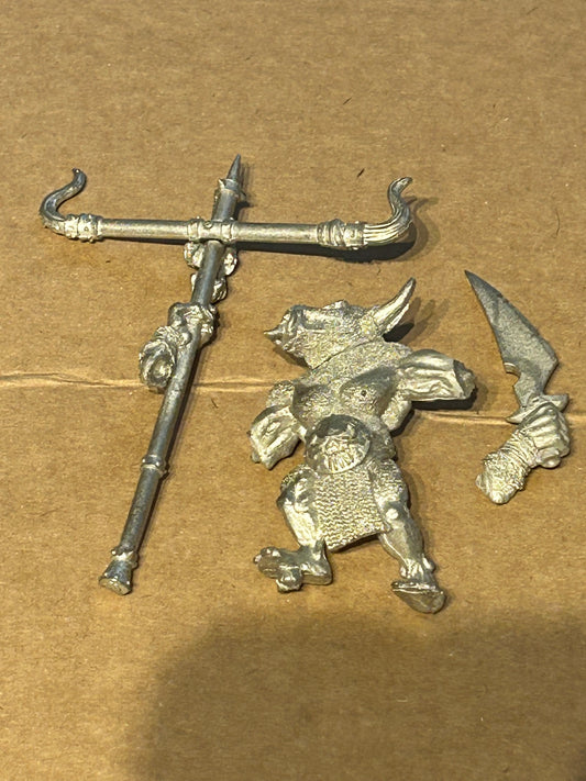 Bullgor Minotaur Standard Bearer Metal Beastmen Beasts Of Chaos Old World
