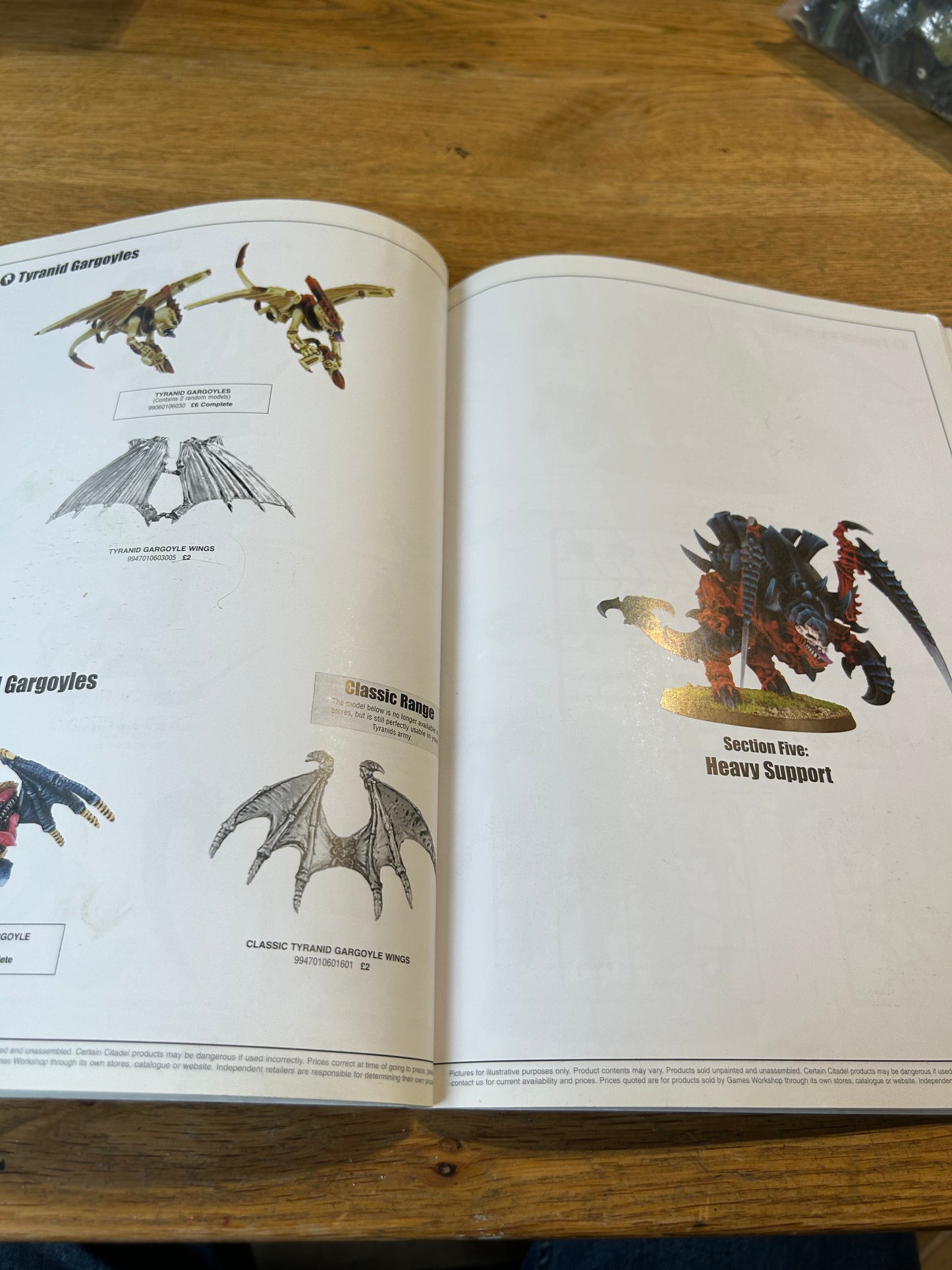 TYRANIDS COLLECTORS GUIDE - 2005 GAMES WORKSHOP - WARHAMMER 40K BOOK