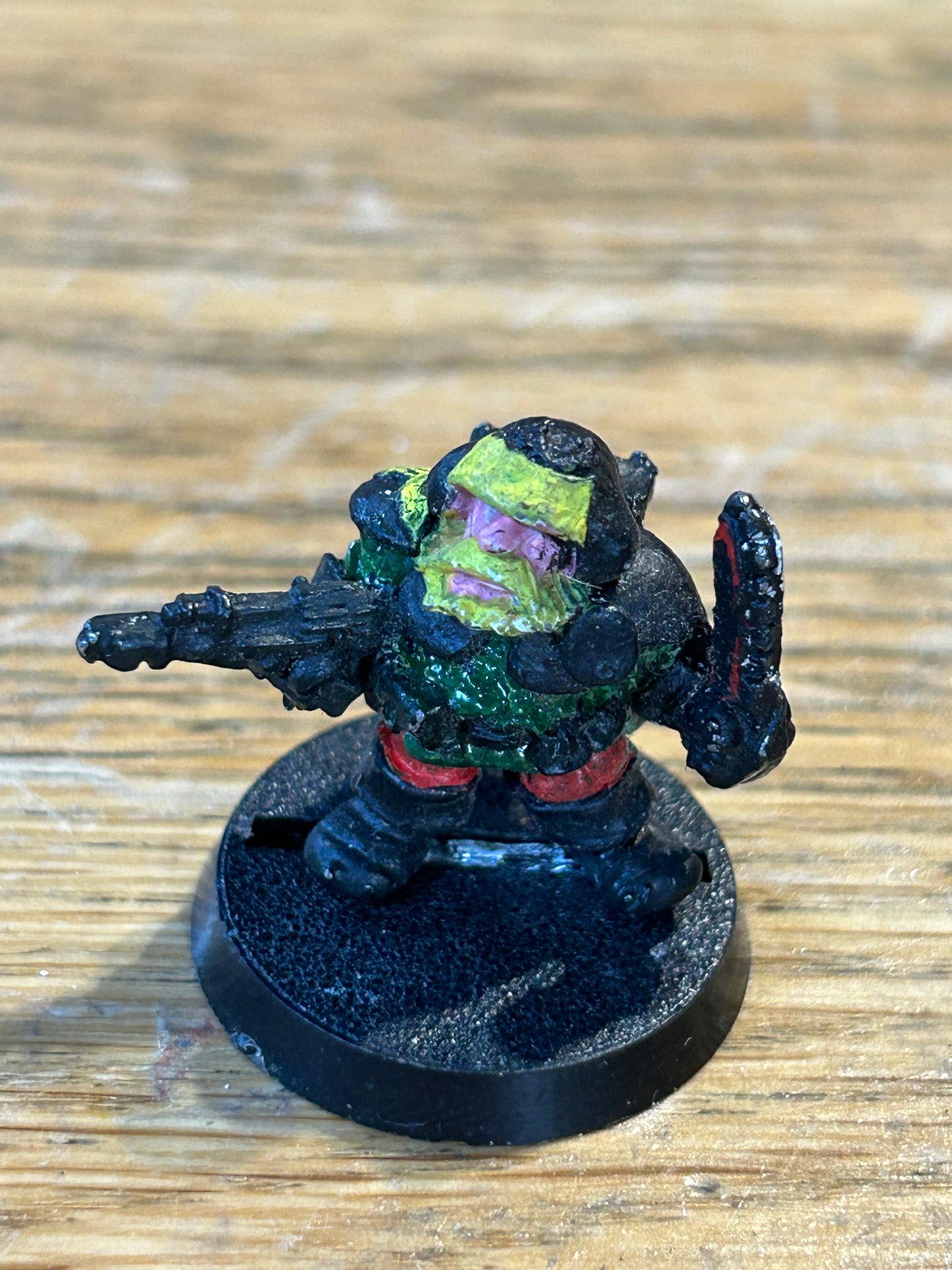 Squat squat with las pistol and chain sword Warhammer 40k Space Dwarfs Rogue Trader  Metal OOP 1987 (looks like a sergeant or officer)