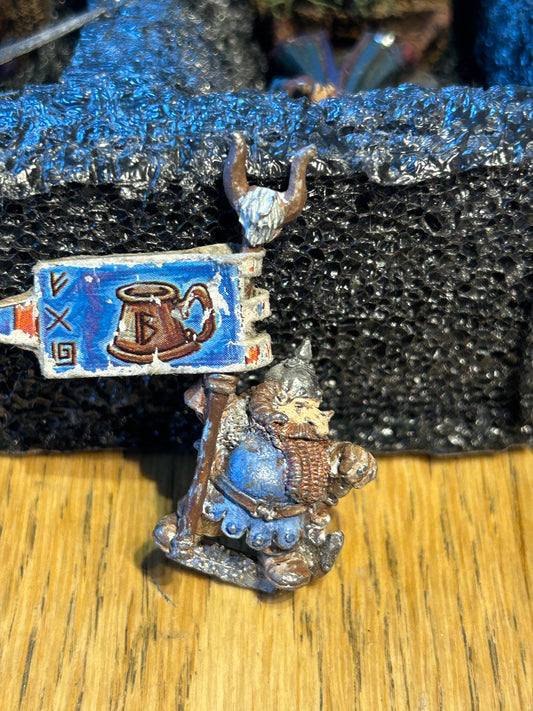 Warhammer fantasy bugman’s rangers regiment of renown RRD1 standard bearer