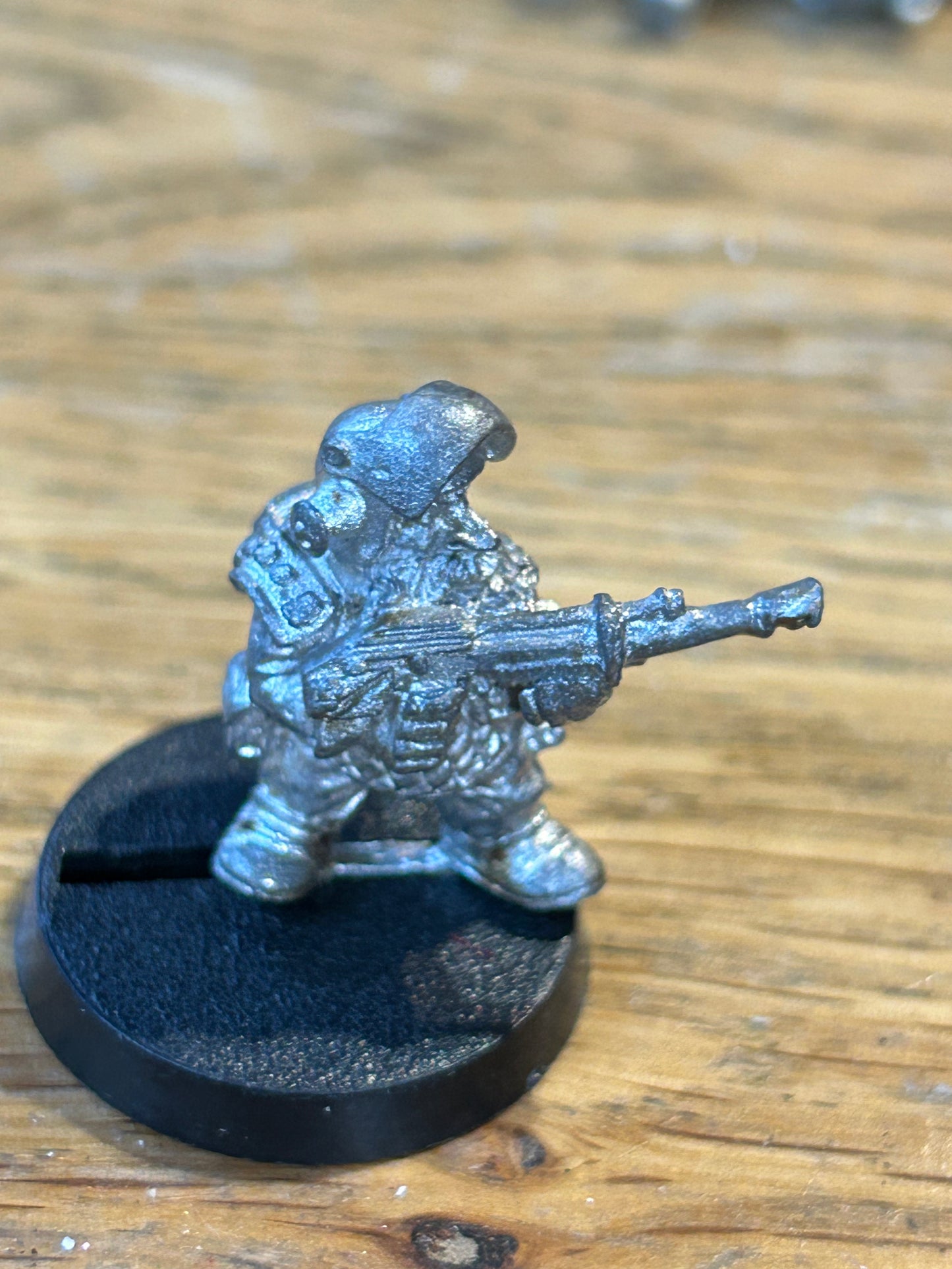 Warhammer 40k Rogue Trader squat brethren with lasgun iron claw