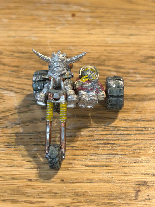 Rogue Trader Squat warlord on trike with living ancestor (no headlamps and no arms for warlord)